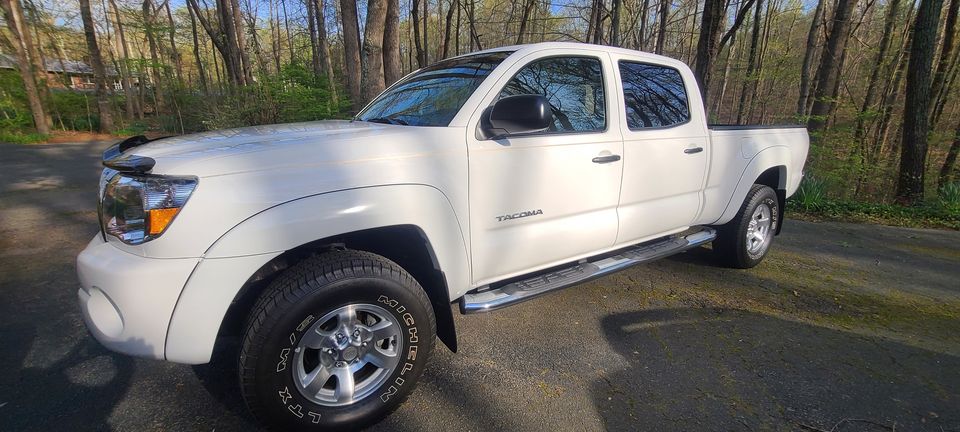 Barn Find 2005 Toyota Tacoma – only 18k miles & never driven in rain!