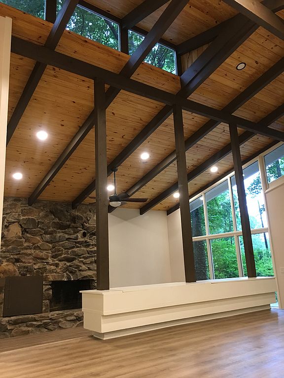 1973 Mid-Century Modern living room vaulted ceiling
