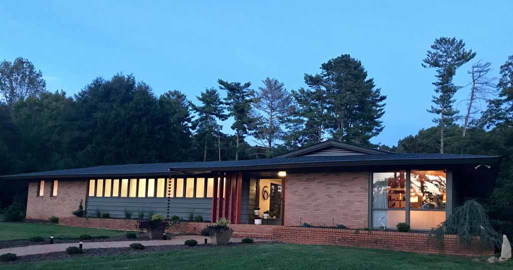 House Tour: An Amazing 1961 Mid-Century Modern, The Leeds House 9 1961 Mid-Century Modern Leeds home outside front of home