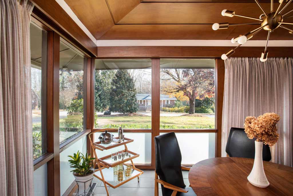 House Tour: An Amazing 1961 Mid-Century Modern, The Leeds House 4 Brazilian mahogany ceiling and Atomic Sputnik