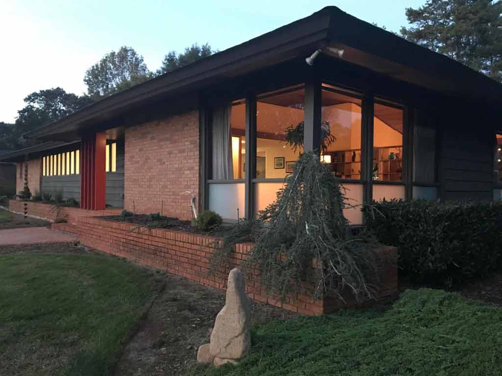 House Tour: An Amazing 1961 Mid-Century Modern, The Leeds House 6 1961 Mid-Century Modern Leeds home outside corner
