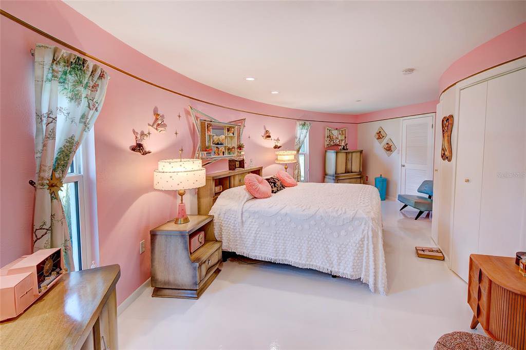 MCM Bedroom in pink