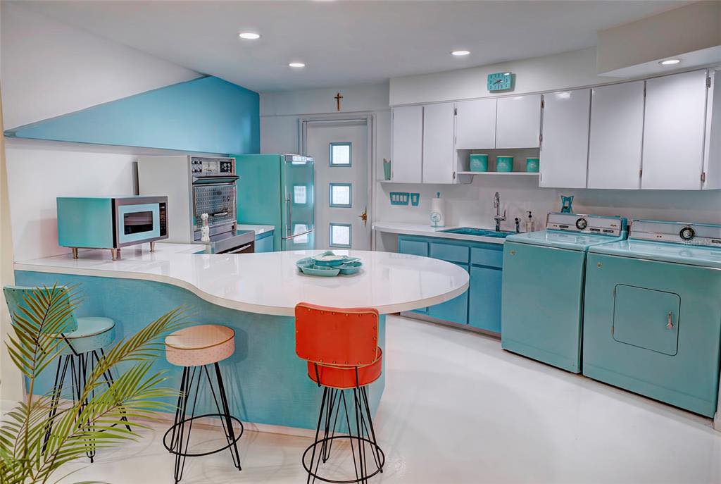 House Tour: A MCM transformation 3201 Peachtree St.