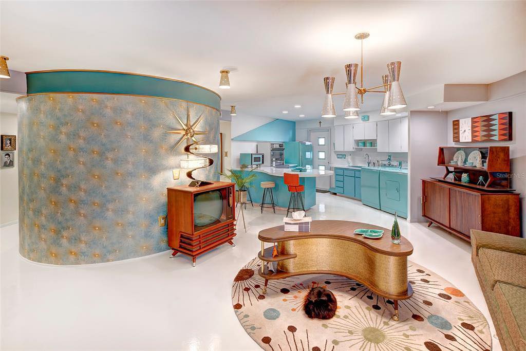 House Tour: A MCM transformation 3201 Peachtree St.