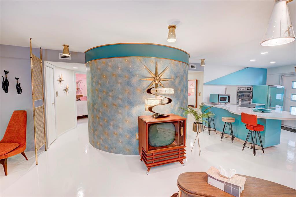 House Tour: A MCM transformation 3201 Peachtree St.