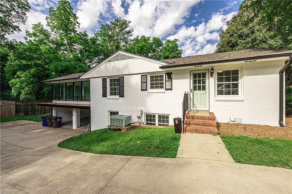 Side of 1959 Mid-Century Brick Ranch side of house