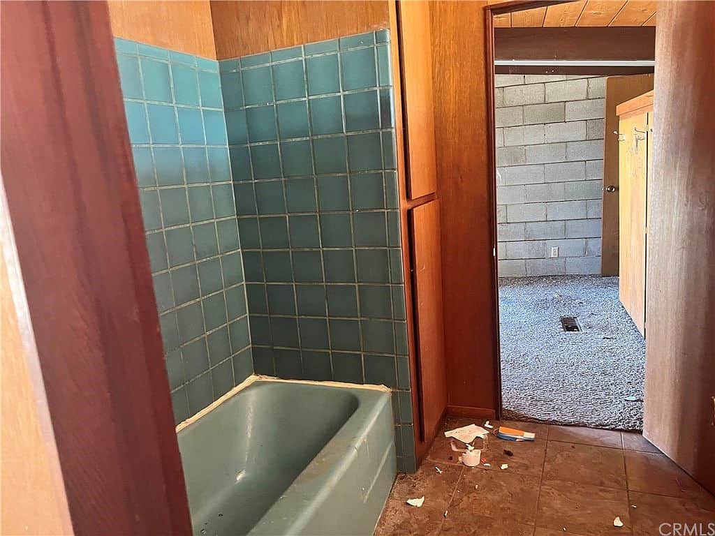 1962 Wedding Present Mid-Century Modern blue bathtub